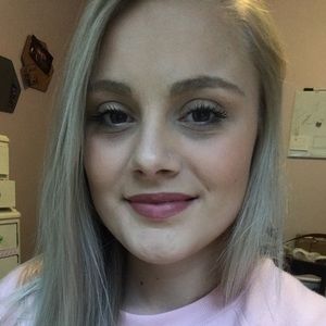 Meet your Posher, Abigail